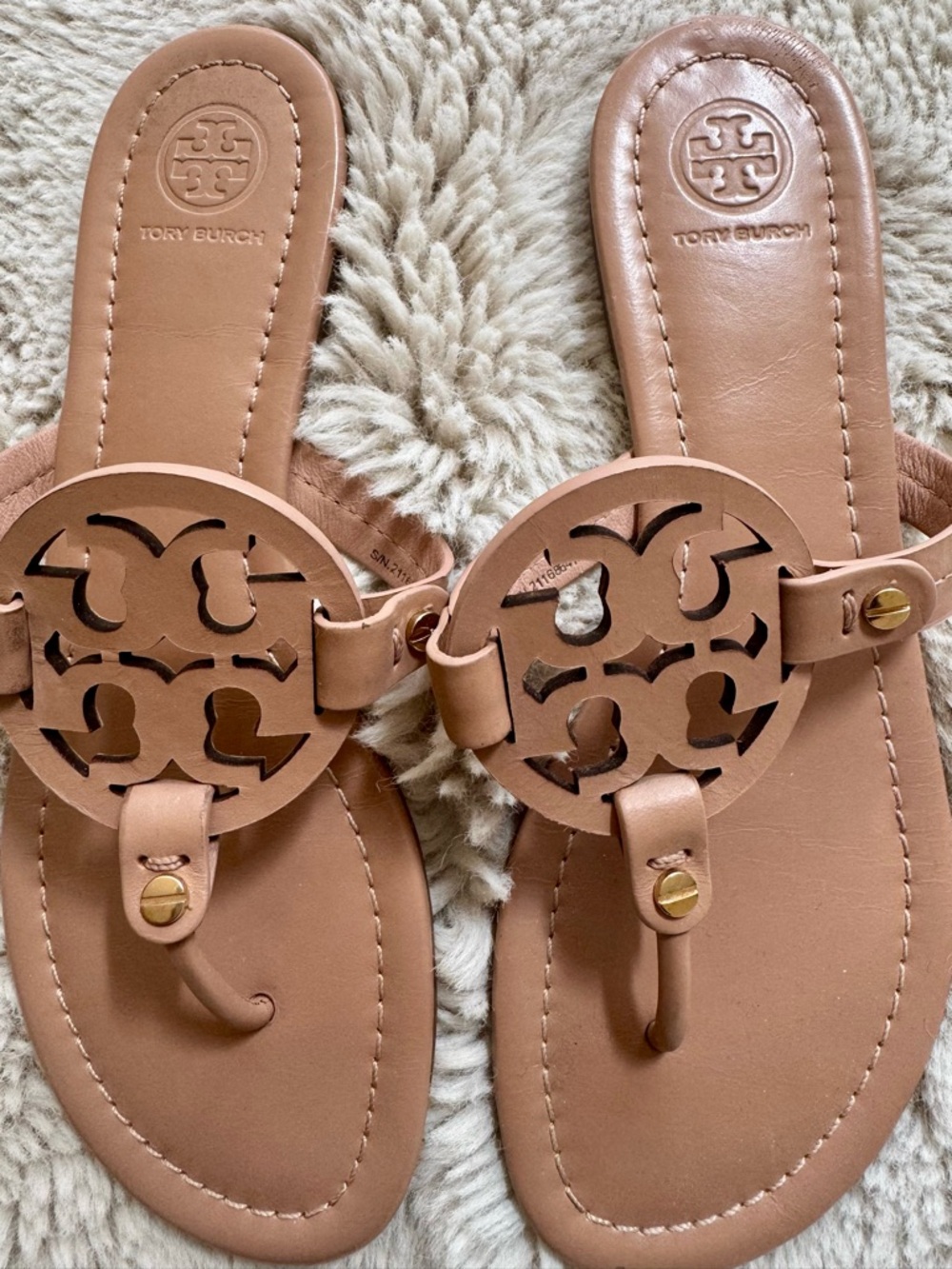Tory Burch Leather Logo Thong Sandals in Light Brown - Picture 2 of 6
